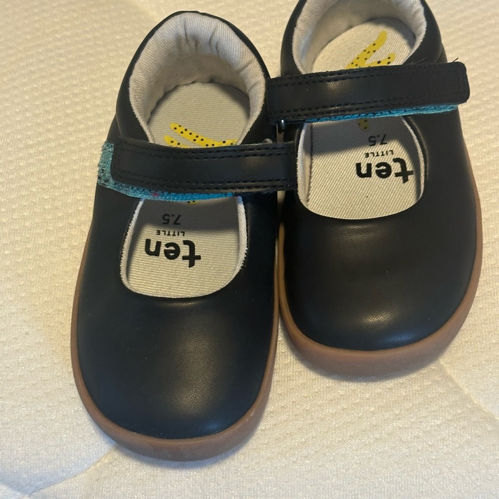 Ten Little Black Mary Jane Shoes 7.5